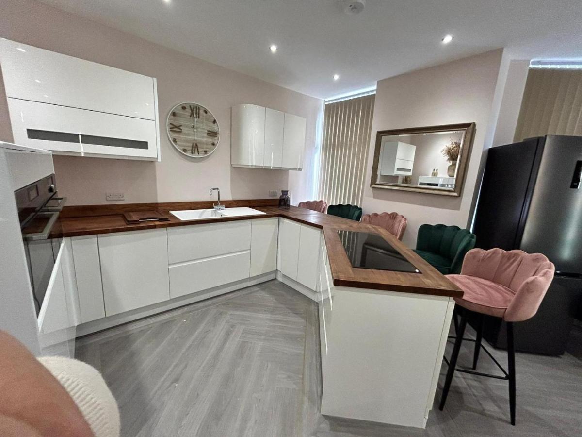 Strawberry Fields Suite By Sasco Apartments Blackpool Bagian luar foto