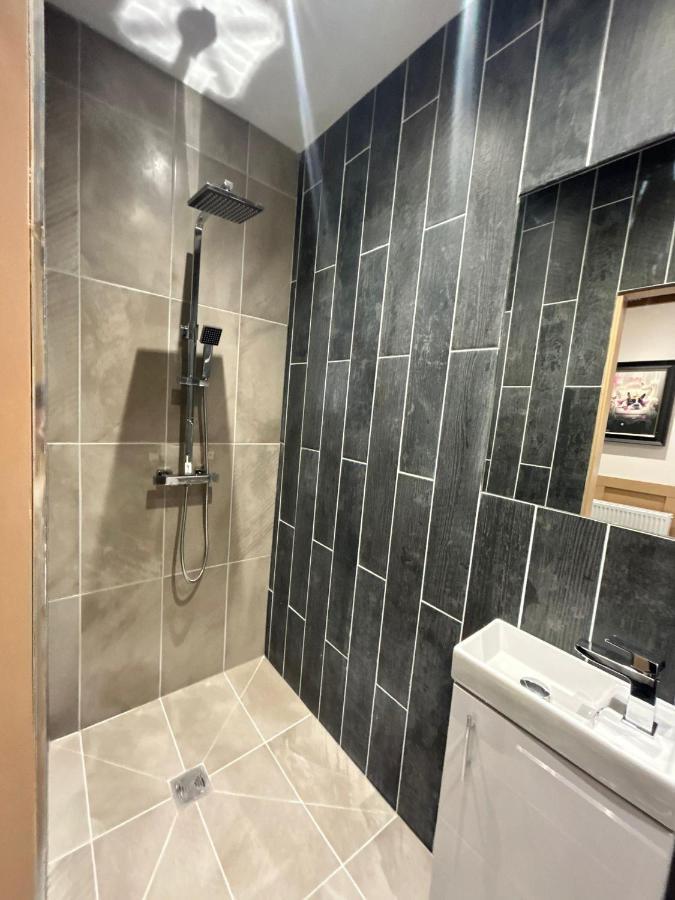 Strawberry Fields Suite By Sasco Apartments Blackpool Bagian luar foto