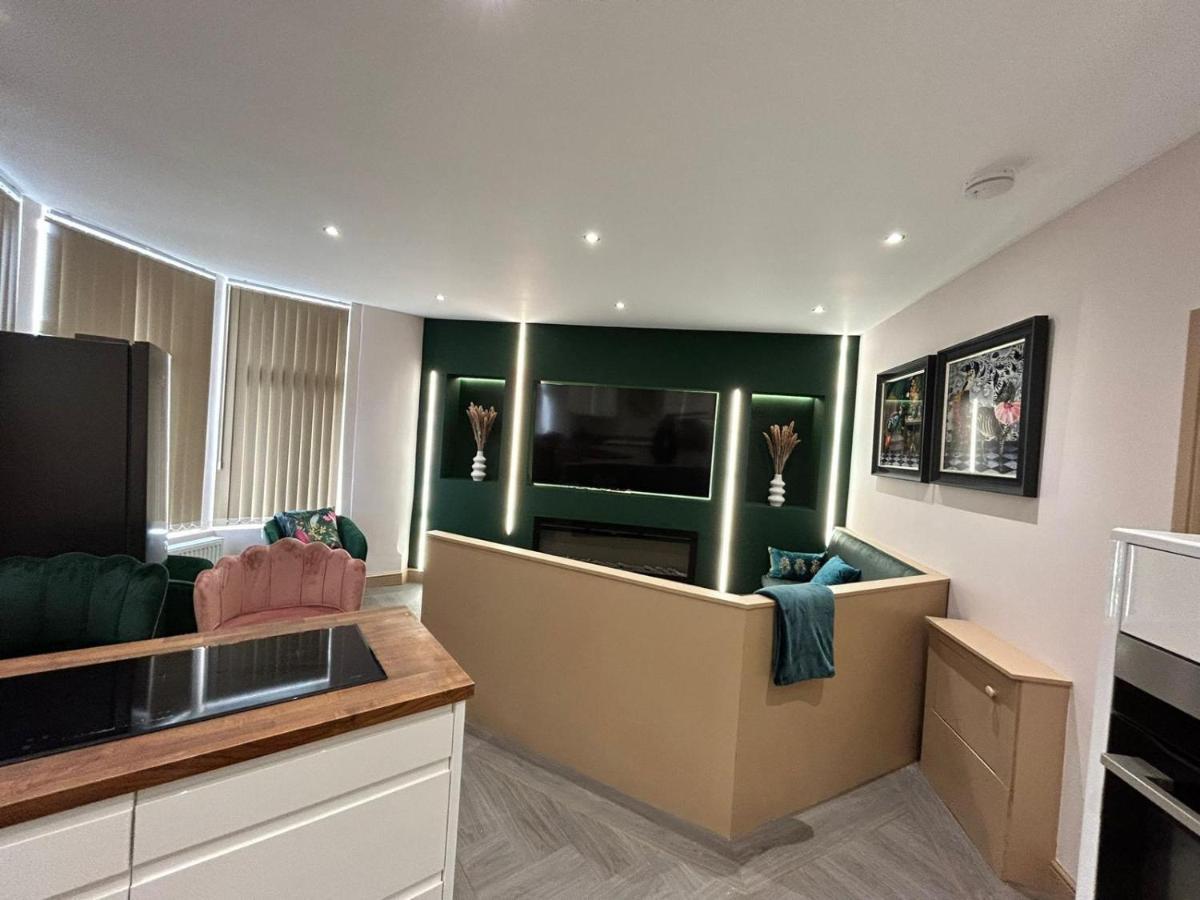 Strawberry Fields Suite By Sasco Apartments Blackpool Bagian luar foto