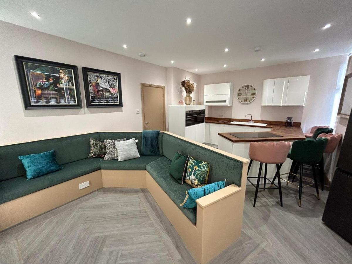 Strawberry Fields Suite By Sasco Apartments Blackpool Bagian luar foto