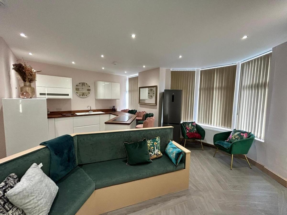 Strawberry Fields Suite By Sasco Apartments Blackpool Bagian luar foto