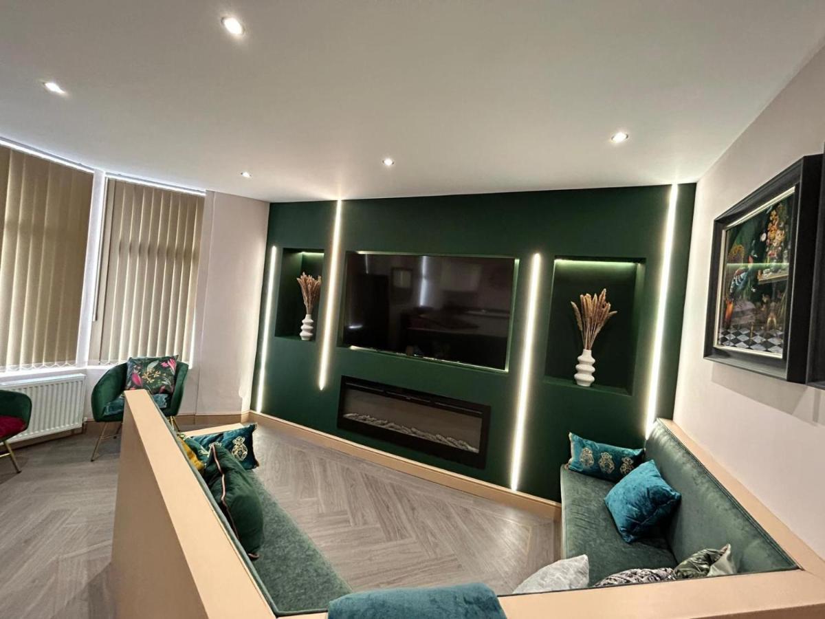 Strawberry Fields Suite By Sasco Apartments Blackpool Bagian luar foto